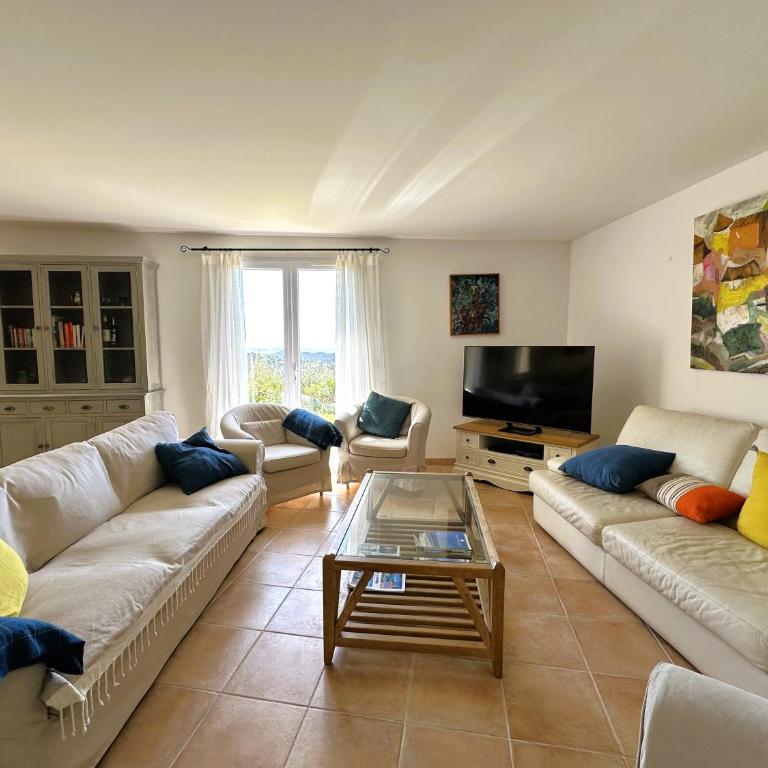 Villa Verde climatisée pour 10 personnes avec piscine chauffée et vue mer à La Londe les Maures - Maison de Vacances - 14