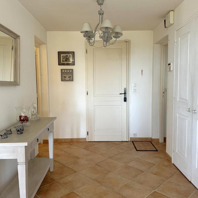 Villa Verde climatisée pour 10 personnes avec piscine chauffée et vue mer à La Londe les Maures - Maison de Vacances - 10