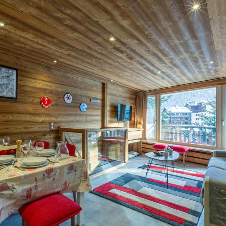 Spacieux duplex 3P avec wifi et balcon sud, parking inclus, près des pistes à Val-d'Isère - FR-1-694-27 - Apartment - 1