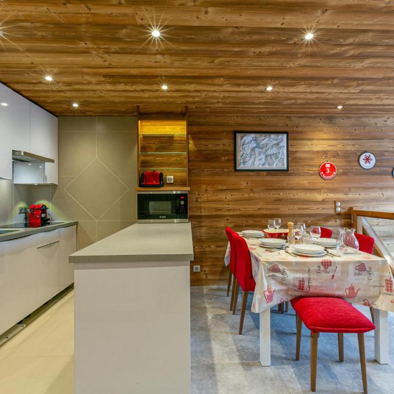 Spacieux duplex 3P avec wifi et balcon sud, parking inclus, près des pistes à Val-d'Isère - FR-1-694-27 - Apartment - 5