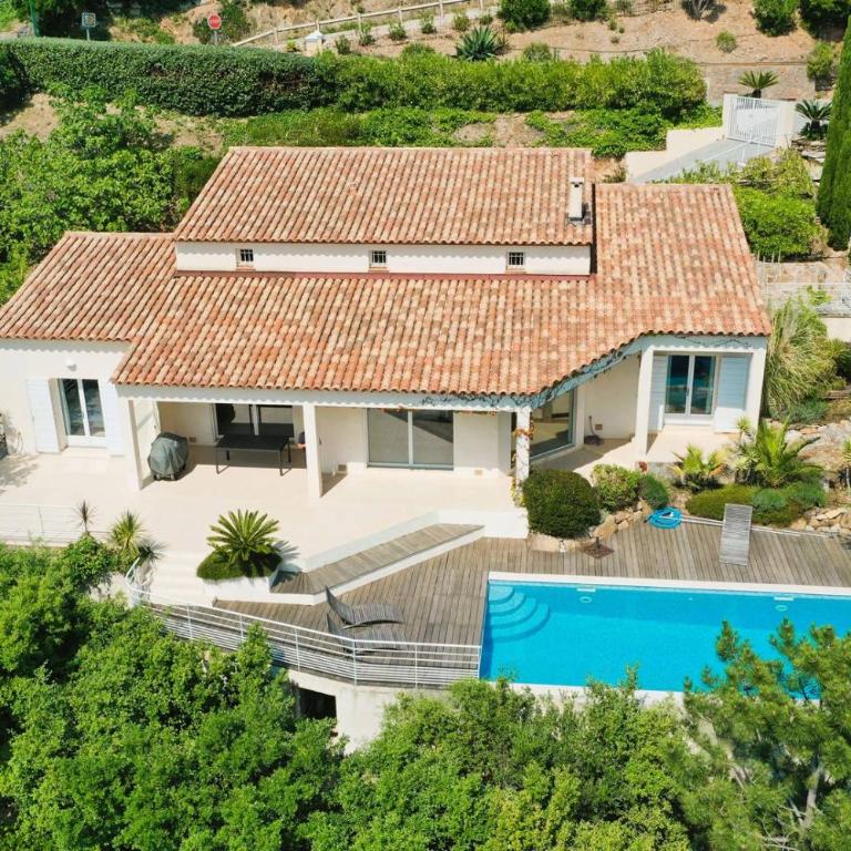 Villa Les Romarins pour 8 personnes avec vue mer panoramique et piscine chauffée à La Londe-les-Maures - Maison de Vacances 4 Chambres - 2
