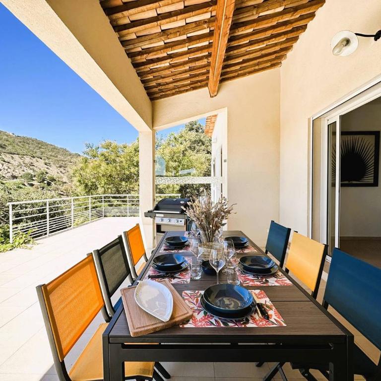 Villa Les Romarins pour 8 personnes avec vue mer panoramique et piscine chauffée à La Londe-les-Maures - Maison de Vacances 4 Chambres - 6