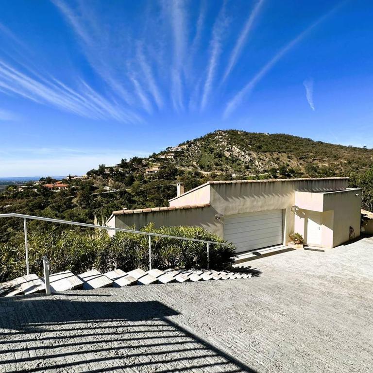 Villa Les Romarins pour 8 personnes avec vue mer panoramique et piscine chauffée à La Londe-les-Maures - Maison de Vacances 4 Chambres - 11