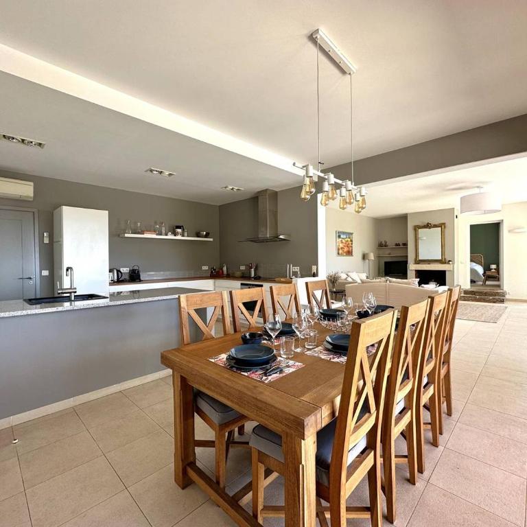 Villa Les Romarins pour 8 personnes avec vue mer panoramique et piscine chauffée à La Londe-les-Maures - Maison de Vacances 4 Chambres - 14
