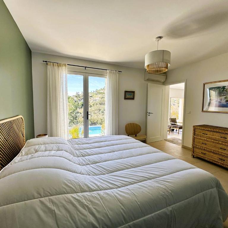 Villa Les Romarins pour 8 personnes avec vue mer panoramique et piscine chauffée à La Londe-les-Maures - Maison de Vacances 4 Chambres - 18