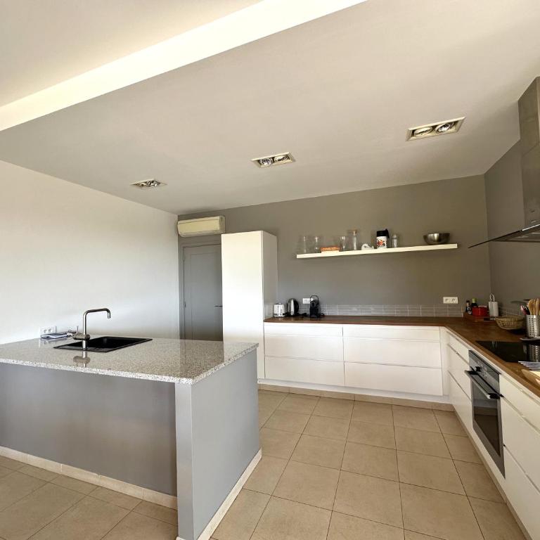 Villa Les Romarins pour 8 personnes avec vue mer panoramique et piscine chauffée à La Londe-les-Maures - Maison de Vacances 4 Chambres - 17