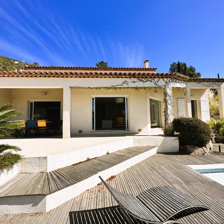 Villa Les Romarins pour 8 personnes avec vue mer panoramique et piscine chauffée à La Londe-les-Maures - Maison de Vacances 4 Chambres - 9
