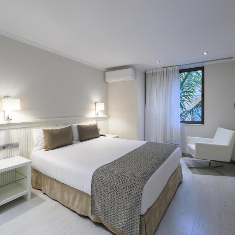 Catalonia Roma - Family Room - 2