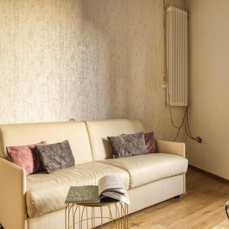 Just Urban Stays - Bright Penthouse - Heart of Milan 10 min to Duomo - Appartamento con 1 Camera da Letto - 10