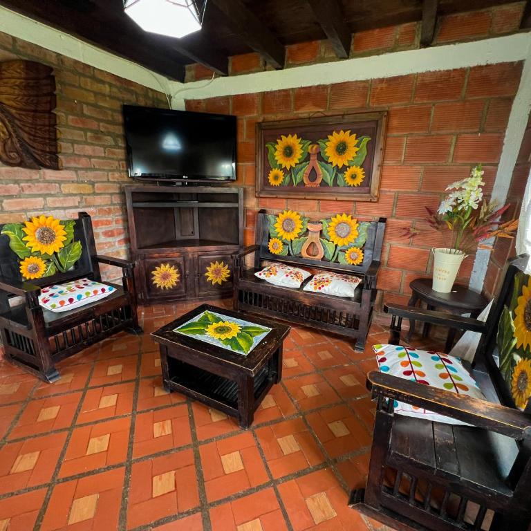 Finca Cabaña con piscina cerca al Lago Calima - Four-Bedroom House - 27