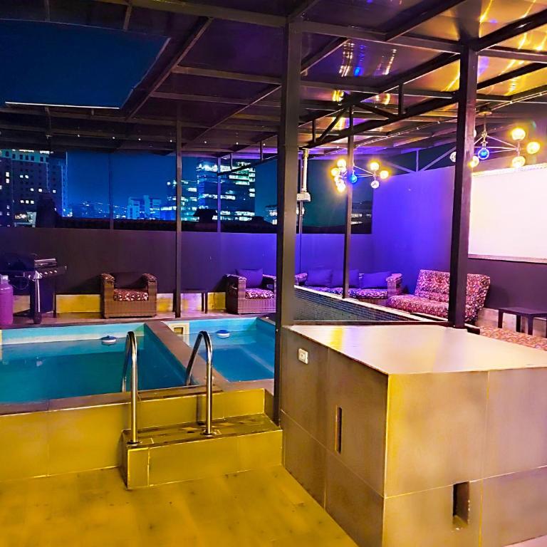 Big Suite with Terrace in Suite Bathroom And Balcony Poblado #15 - Apartamento de 1 dormitorio - 2