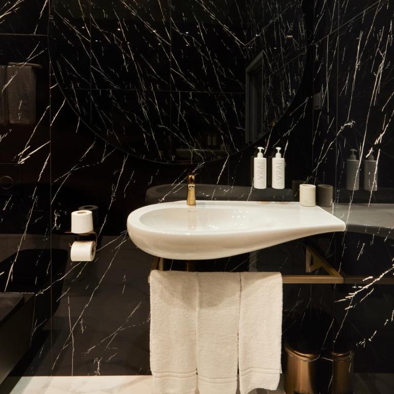 EZE BEACH Residence - Chambre Familiale Supérieure - 10