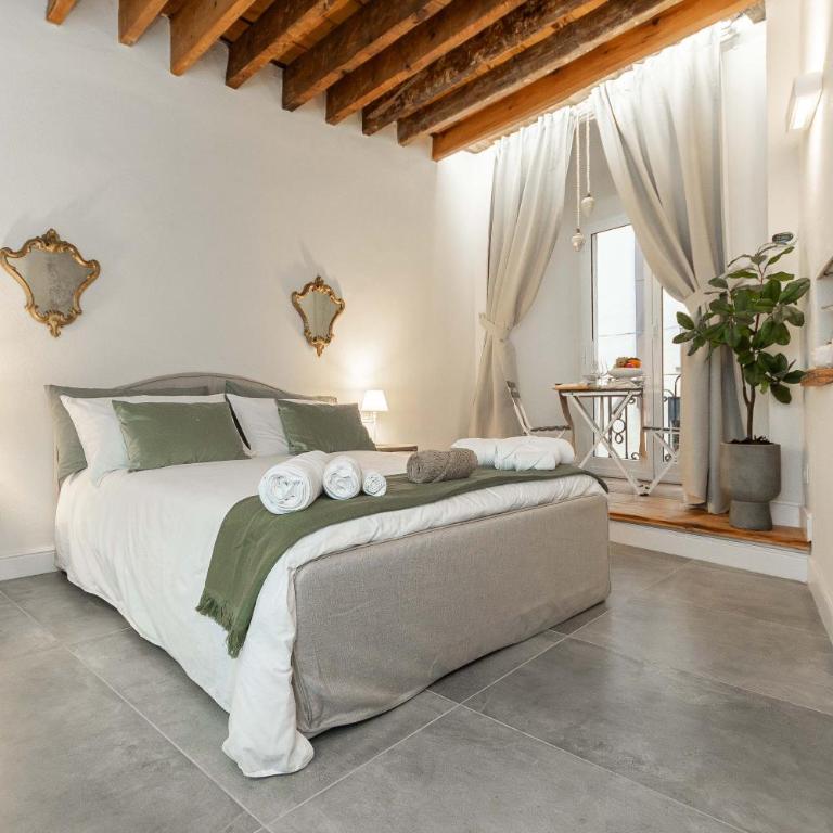 Luxury in Centro - 3min Acquario - Appartamento con 2 Camere da Letto - 1