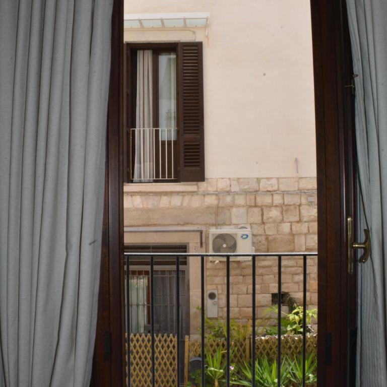 Hasu Rental Rooms - Camera Matrimoniale con Balcone - 25