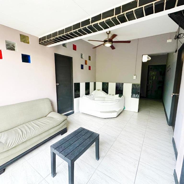 7 Bedroom Spacious Apartment at Poblado - Apartamento - 16