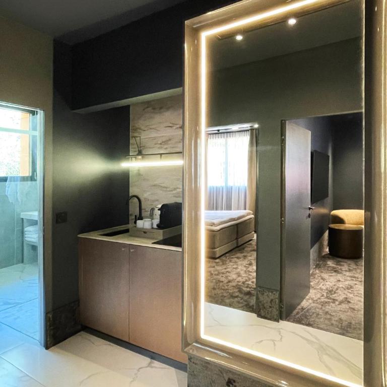 EZE BEACH Residence - Chambre Familiale - Vue sur Montagne - 4