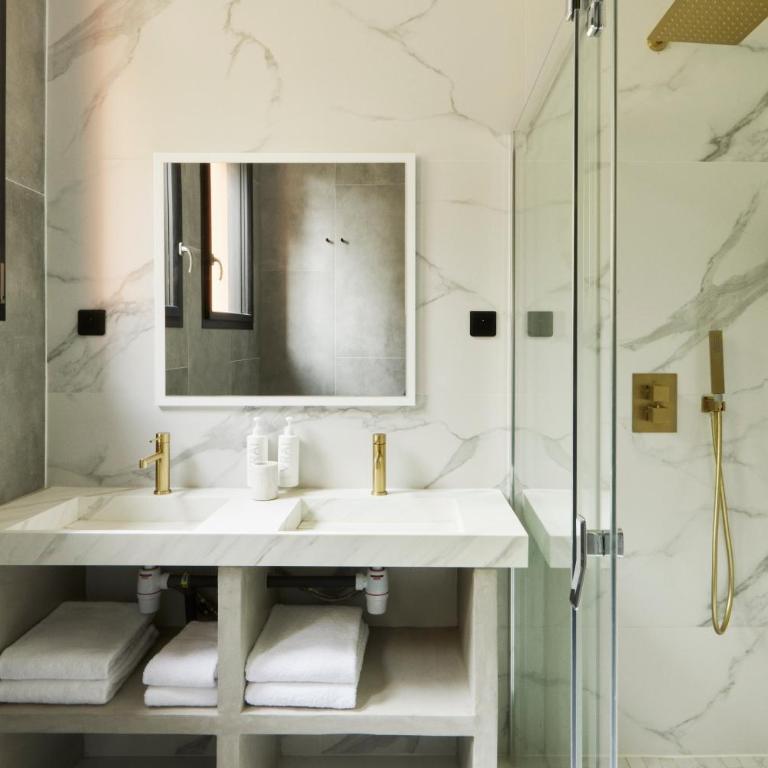 EZE BEACH Residence - Chambre Familiale - Vue sur Montagne - 6