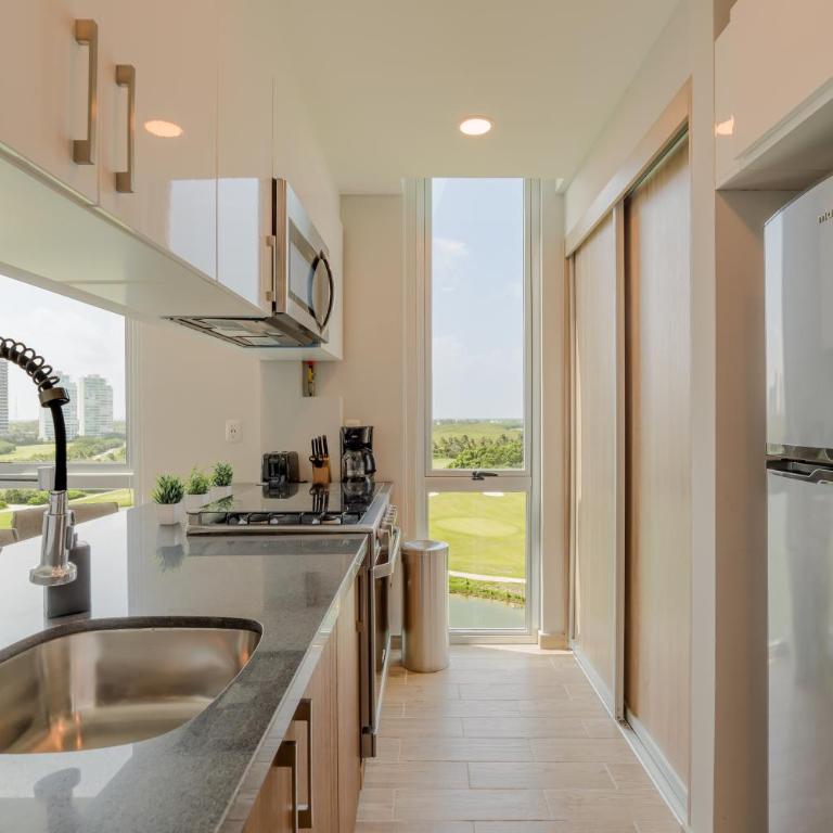 EHDEN Vacation Suites Puerto Cancún - Suite con balcón y vistas al campo de golf - 10