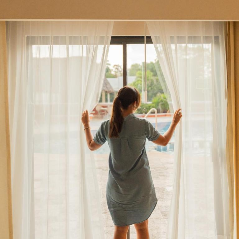 Holiday Inn Merida by IHG - Premium King Room - 6