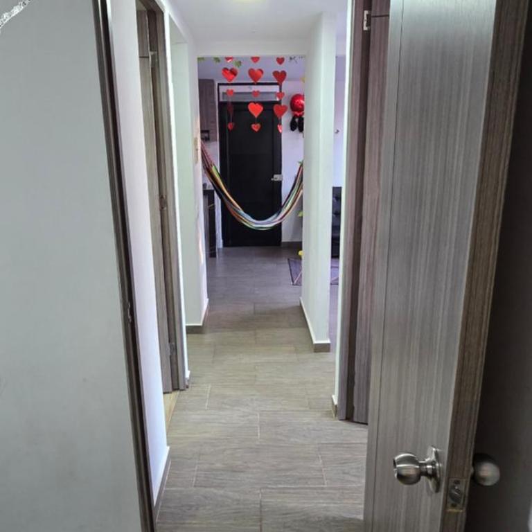 Apartamento con parqueadero y piscina - Apartamento de 2 dormitorios - 10