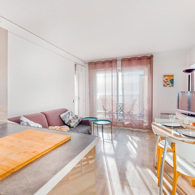 Gorgeous Apartment In Royan With House Sea View - Two-Bedroom Apartment - 2