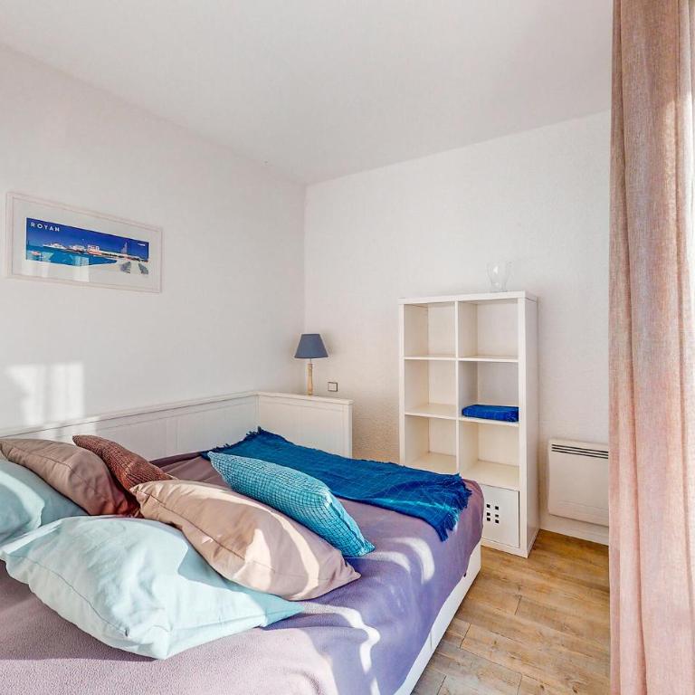 Gorgeous Apartment In Royan With House Sea View - Two-Bedroom Apartment - 8