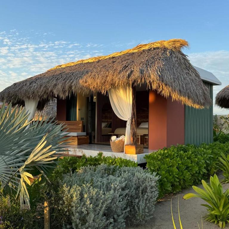 Lu Vee Oasis - Habitación con cama extragrande y vistas al mar - 6