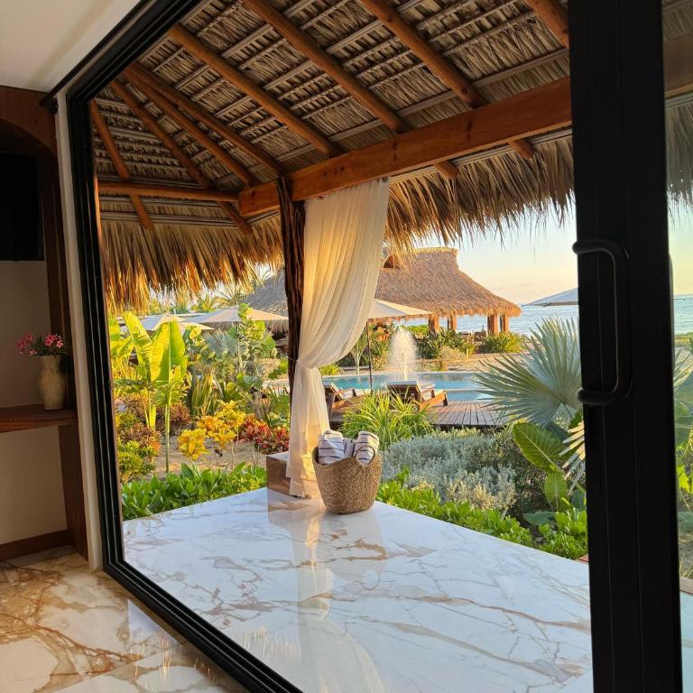Lu Vee Oasis - Habitación con cama extragrande y vistas al mar - 7