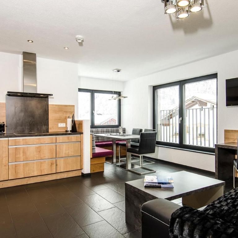 Aparthotel Adrenalin - Apartment mit Terrasse - TOP 2 - 9
