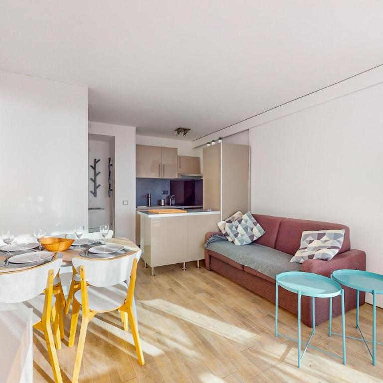 Gorgeous Apartment In Royan With House Sea View - Two-Bedroom Apartment - 5