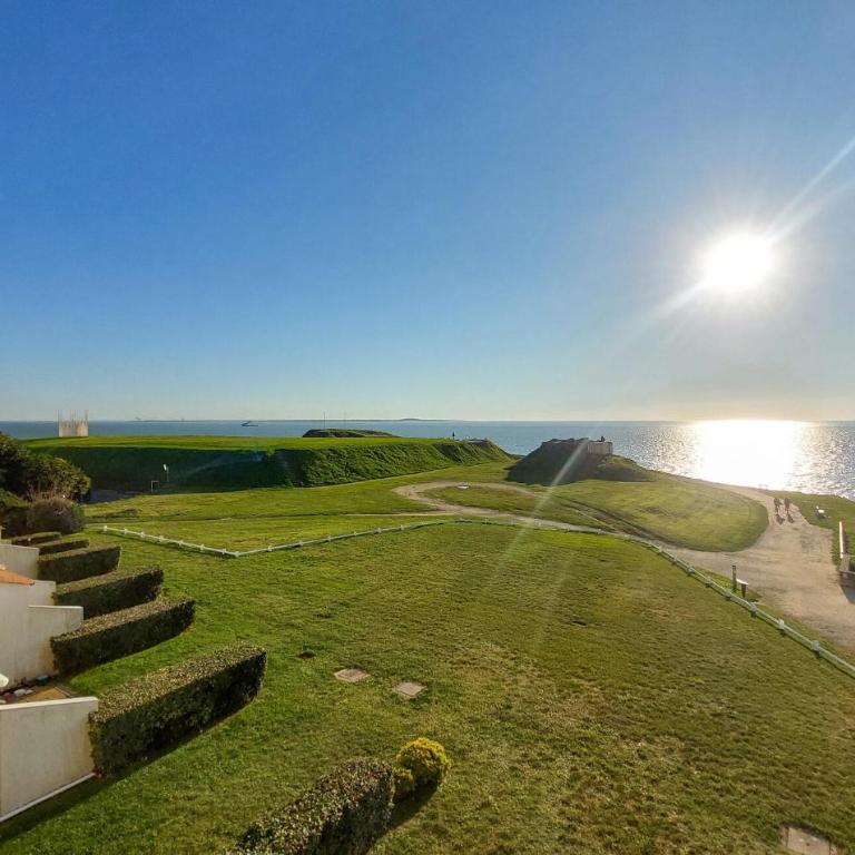 Gorgeous Apartment In Royan With House Sea View - Two-Bedroom Apartment - 9