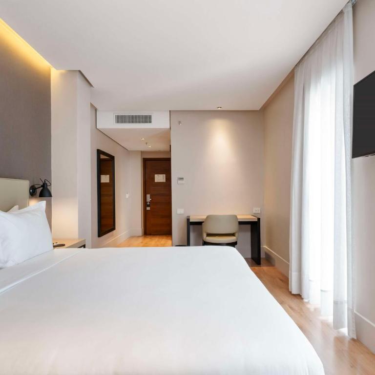 Palmaroga Hotel Asuncion, Tapestry Collection by Hilton - Habitación con cama extragrande y ducha a ras de suelo - Adaptada para personas con movilidad reducida - 1