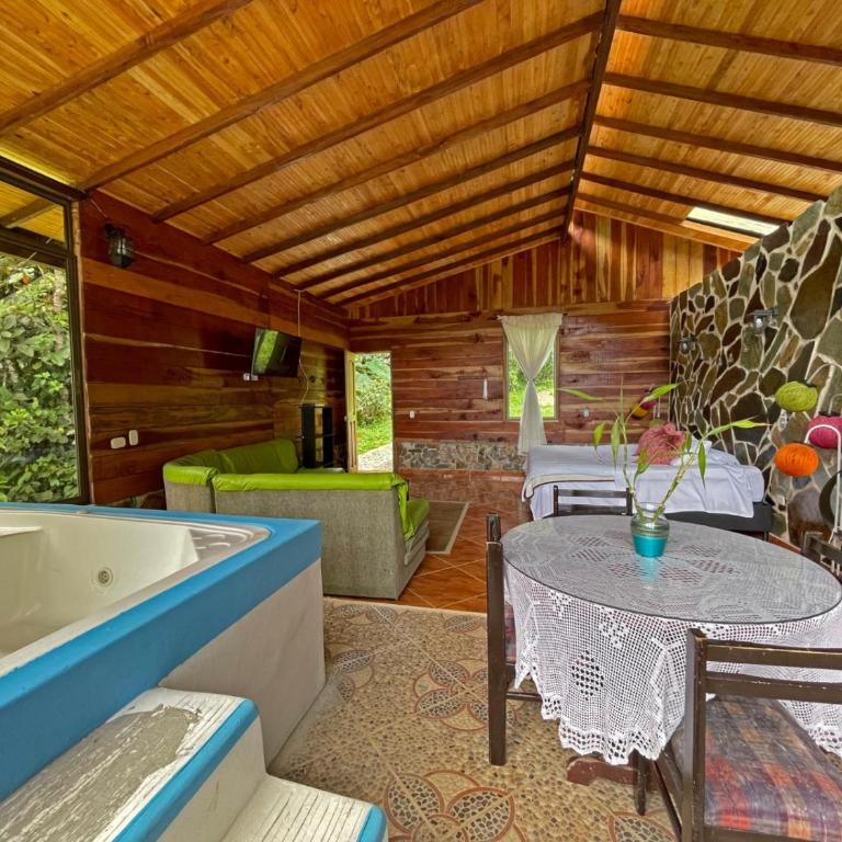 Hotel Cabañas JC - Suite con bañera de hidromasaje - Cama extragrande - 1