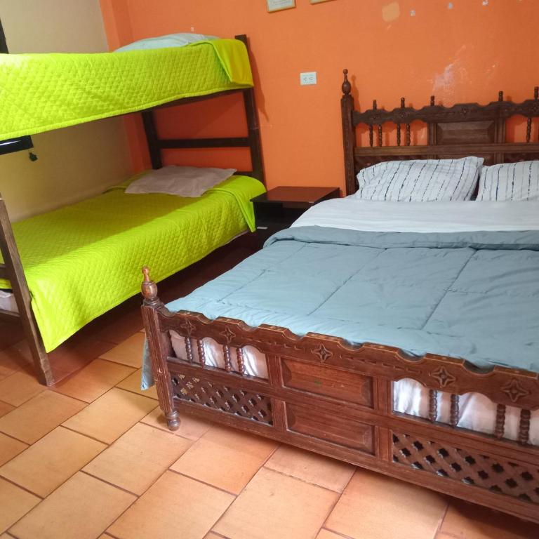Hostal Santa Isabel - Habitación Familiar - 2
