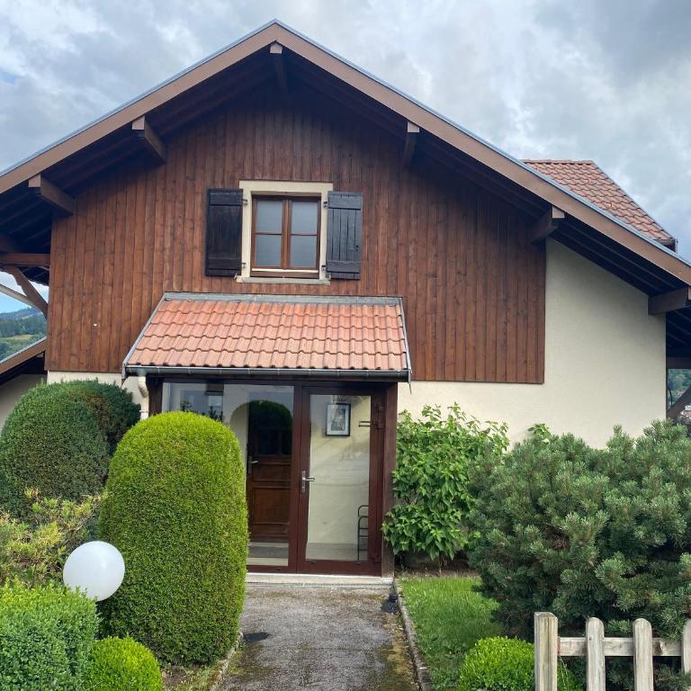Gîte spacieux à Gérardmer avec vue sur lac, 3 chambres, Wi-Fi et parking - FR-1-589-761 - Appartement - 1
