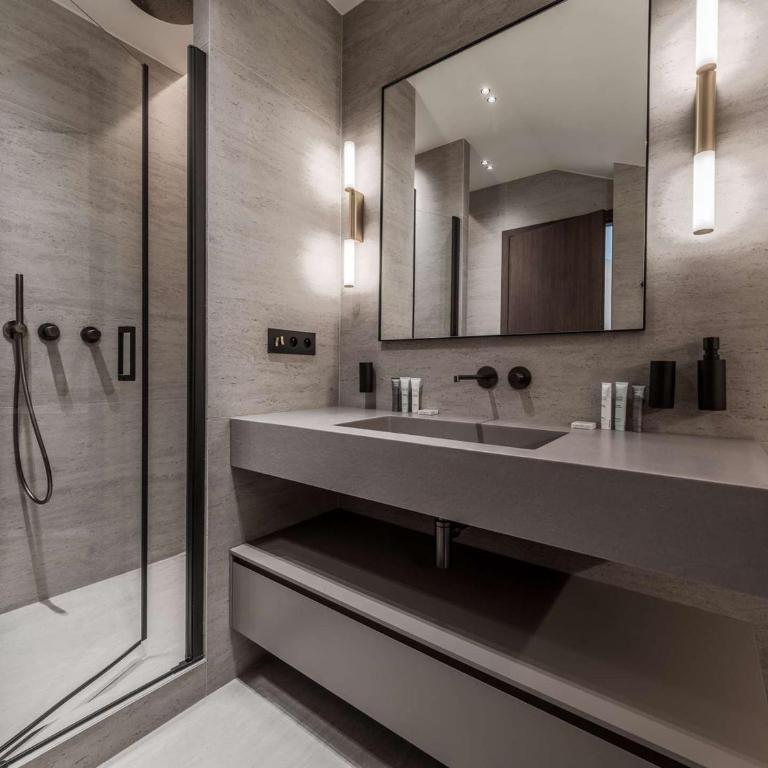 Appartement ski aux pieds à Courchevel avec cheminée, parking, Wi-Fi pour 9 personnes - FR-1-631-222 - Apartment - 9