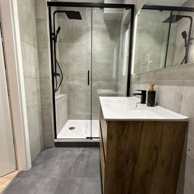 Le Rubis- Premium - Vue sur l'Eau - Wacken, Parlement Européen - 6 Pers - Two-Bedroom Apartment - 15