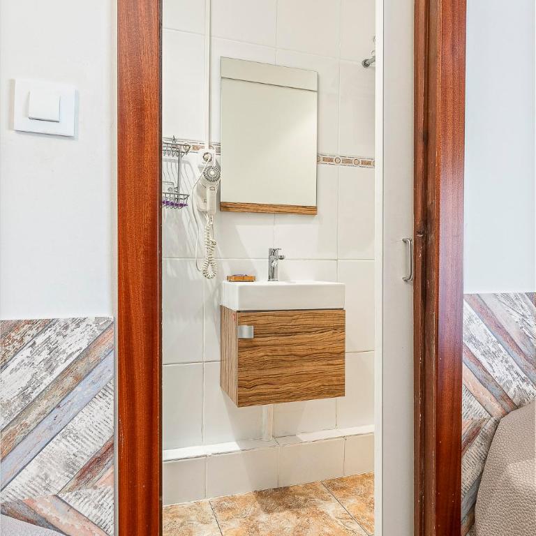 Hostal Santa Ana - Twin Room with Private Bathroom - 20