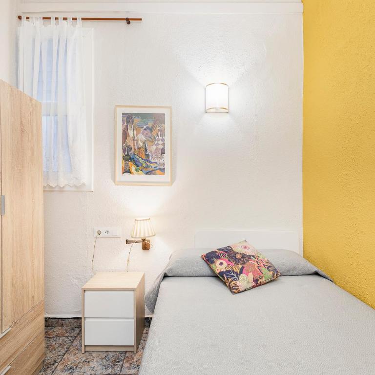 Hostal Santa Ana - Single Room with Shared Bathroom - 5