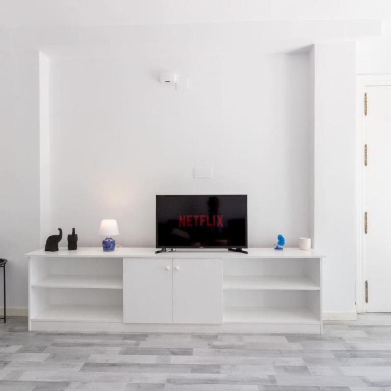 The Sun - pool and relax - One-Bedroom Apartment - 15