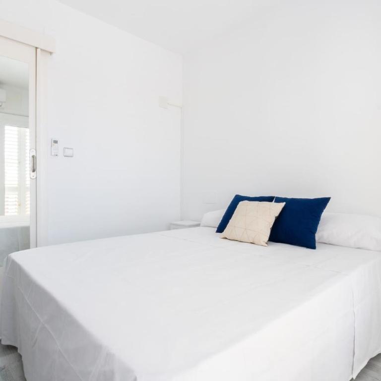 The Sun - pool and relax - One-Bedroom Apartment - 26