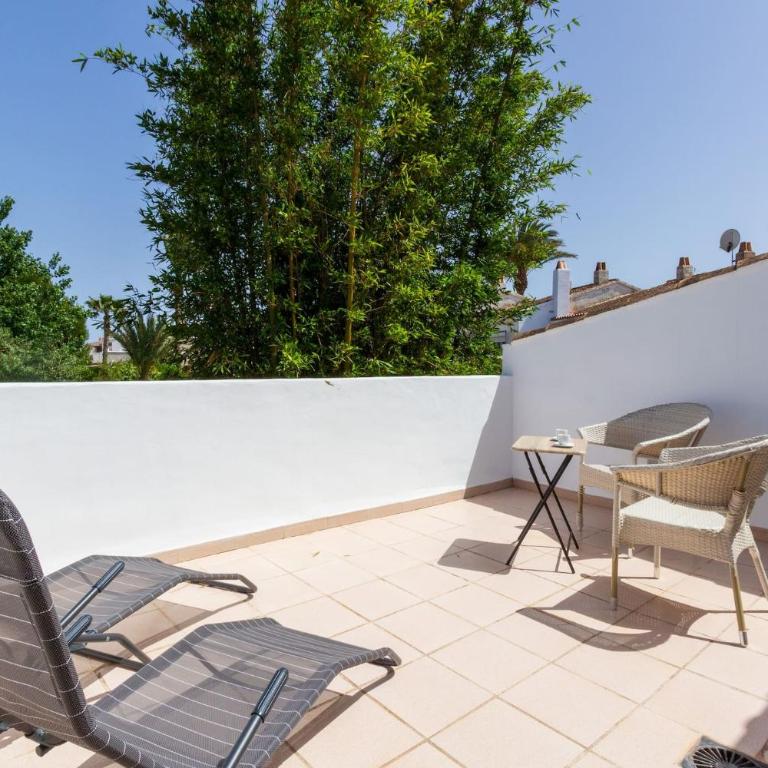 The Sun - pool and relax - One-Bedroom Apartment - 34