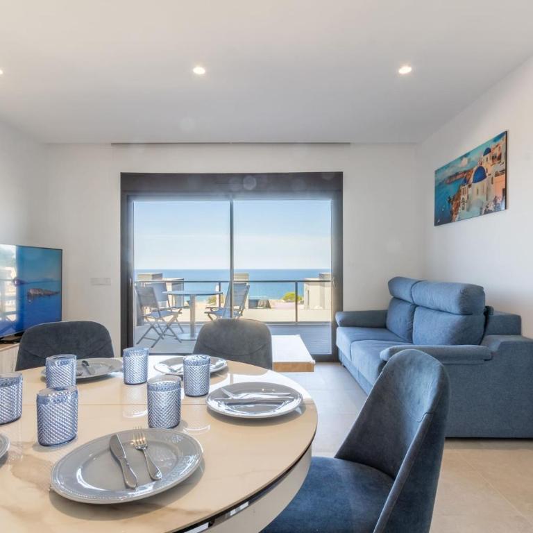 The Icon - Lujo con Vistas al Mar - Three-Bedroom Apartment - 1
