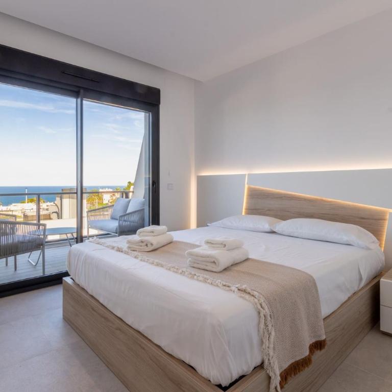 The Icon - Lujo con Vistas al Mar - Three-Bedroom Apartment - 2