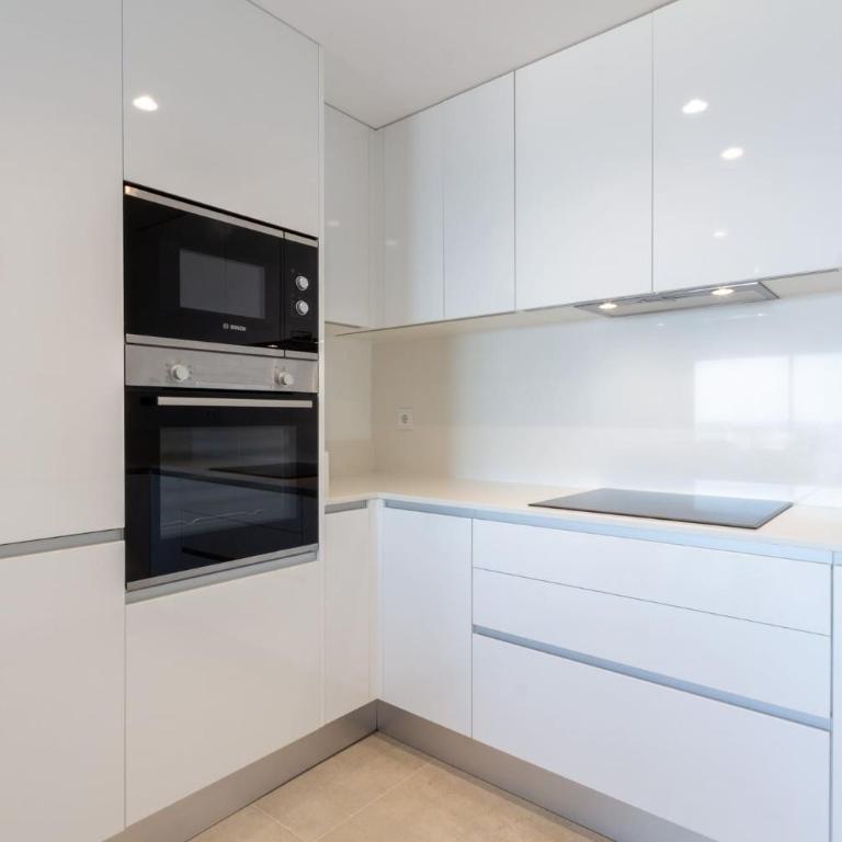 The Icon - Lujo con Vistas al Mar - Three-Bedroom Apartment - 23