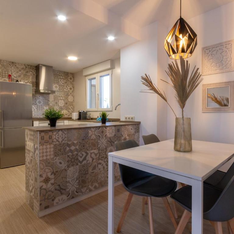 Apartamento moderno con piscina comunitaria cerca del aeropuerto - Apartamento de 2 dormitorios con terraza - 48