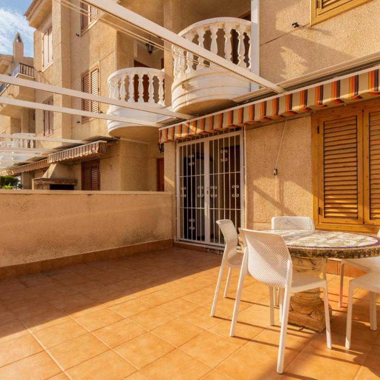Gran casa en Santa Pola a 10 metros de la playa - Apartamento - 12