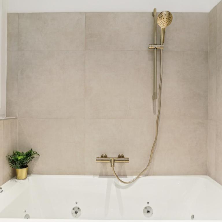 Lavie Maison Hot Tub and AC Near Arc de Triomphe - Appartement 1 Chambre - 3