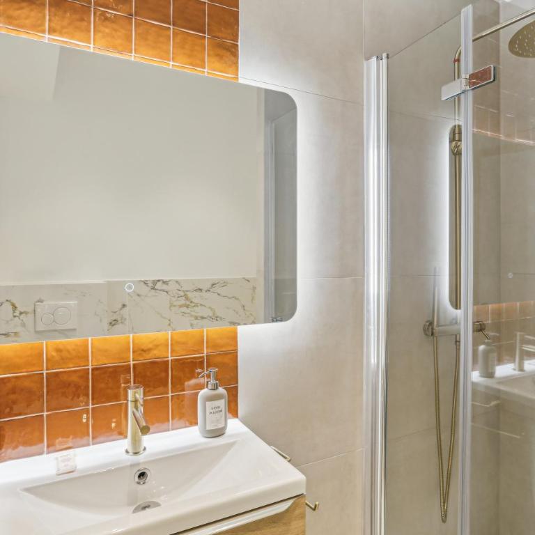 Lavie Maison Hot Tub and AC Near Arc de Triomphe - Appartement 1 Chambre - 8