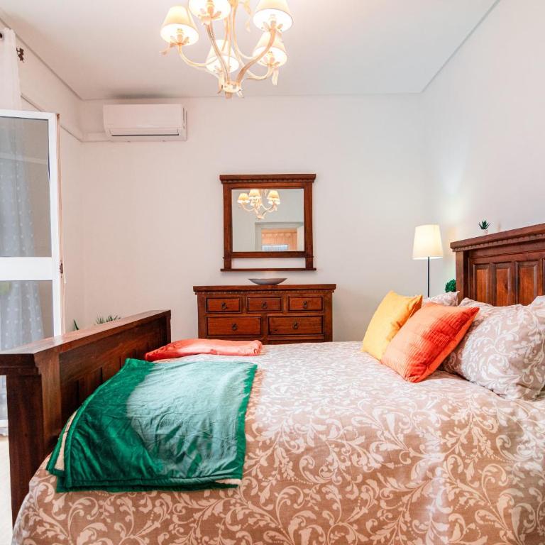 Edomus El Patio de la Macarena - Three-Bedroom Apartment - 11